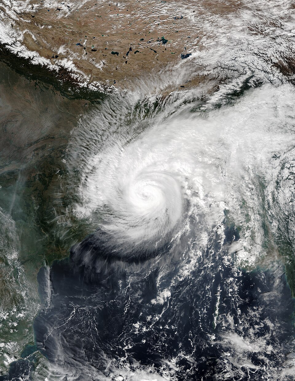 Bay of Bengal Storm on Course to Become a Very Severe Cyclone Before Striking India's Andhra Coast on October 28