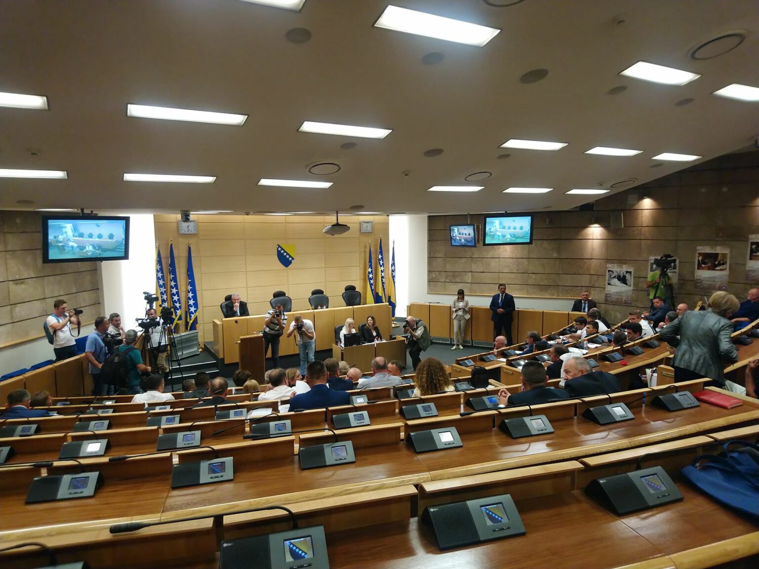 Bosnia's Divisive Election: Nationalists Lead Tripartite Presidency Race as Dodik Declares Victory