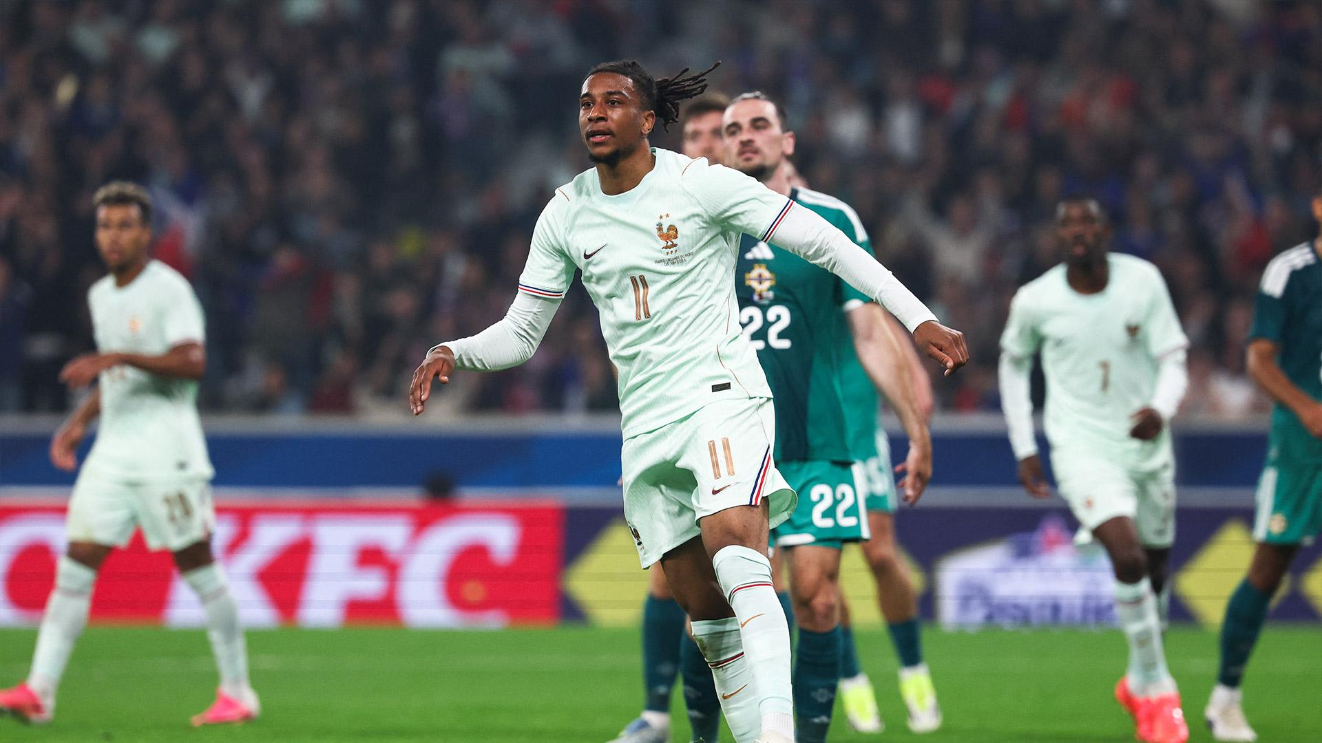 زيدان يعود إلى ستاد دو فرانس.. فرنسا تتعادل مع إيطاليا 1-1 وتبقى في صدارة المجموعة