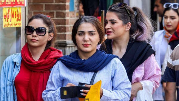 Iran Shifts Its Hijab Crackdown From the Streets to Workplaces and Businesses