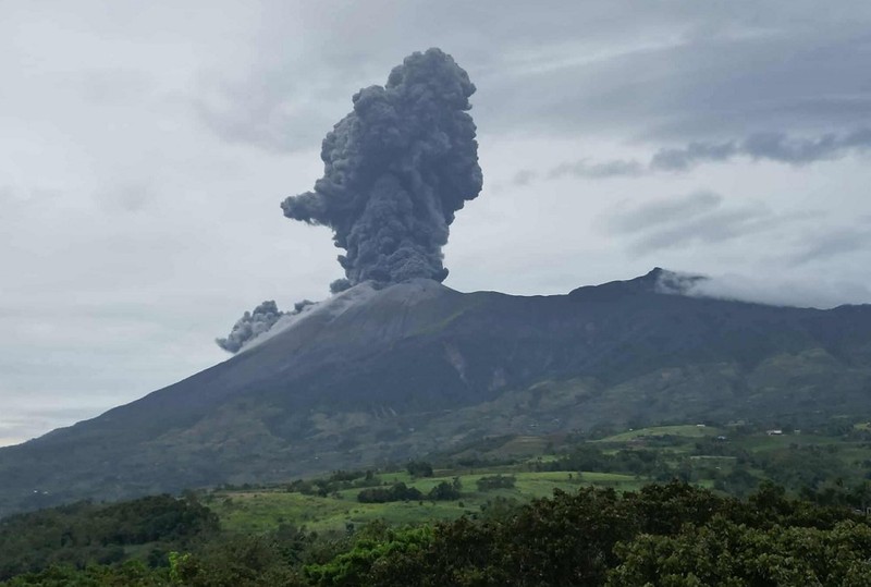 Kanlaon Volcano Erupts in the Philippines, Sending a 6km Ash Plume Over Negros