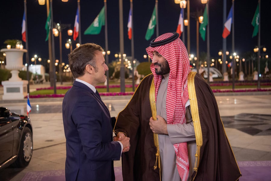 Macron Makes Surprise 'Solidarity' Visit to Saudi Arabia as Houthi Attacks Escalate