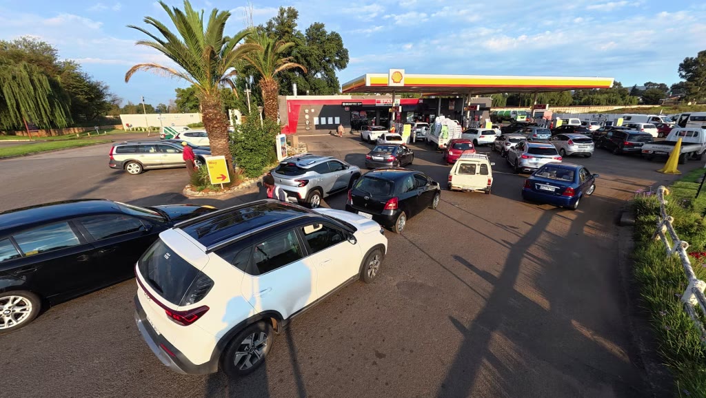 Malawi's Fuel Crisis Deepens as Motorists Queue for Days in Lilongwe