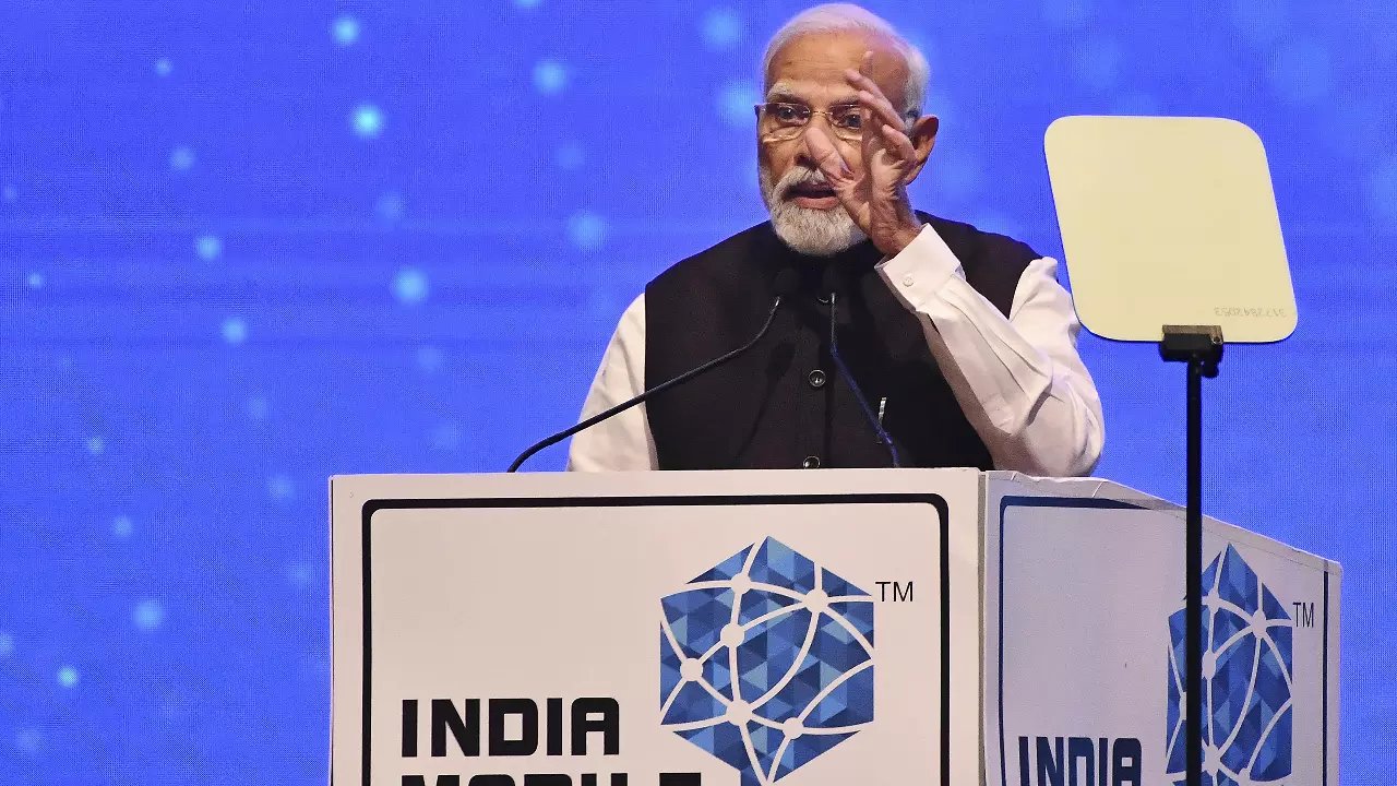 Modi Calls for Global Cyber-Fraud Framework at India Mobile Congress: 'Fraud Knows No Borders'