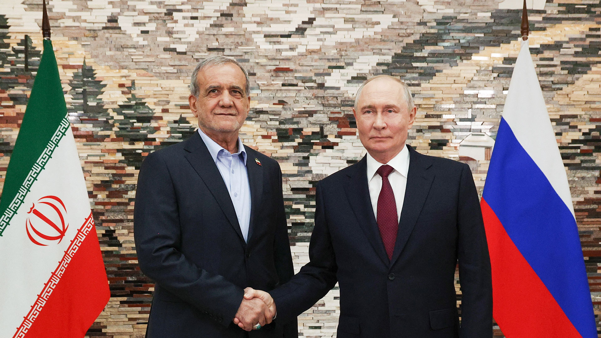 Putin Pledges to 'Do Everything' to Help End US-Led War on Iran