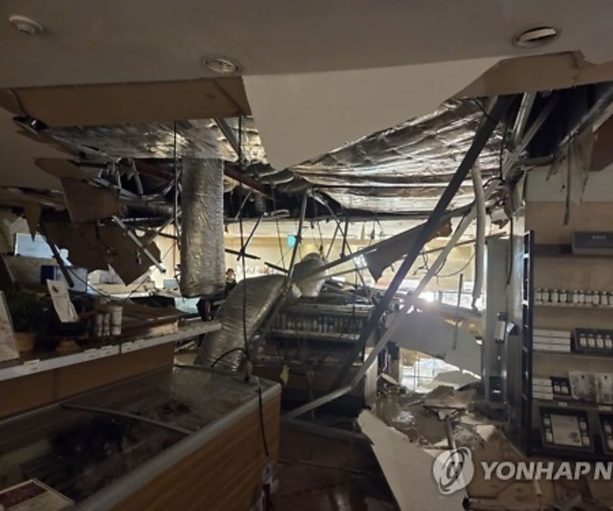 Supermarket Ceiling Collapse in Daegu Injures 38 as Shoppers Flee in Panic