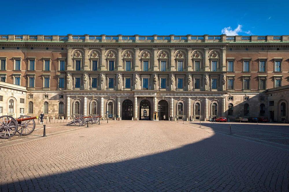 Swedish Police Shoot Knife-Wielding Man Outside Stockholm's Royal Palace