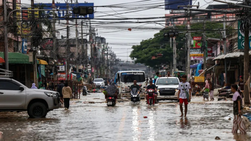 Thailand Floods: Death Toll Hits 60 as Bangkok Races to Prepare for IMF Meetings